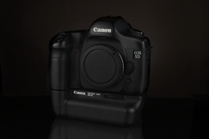example of a DSLR camera body